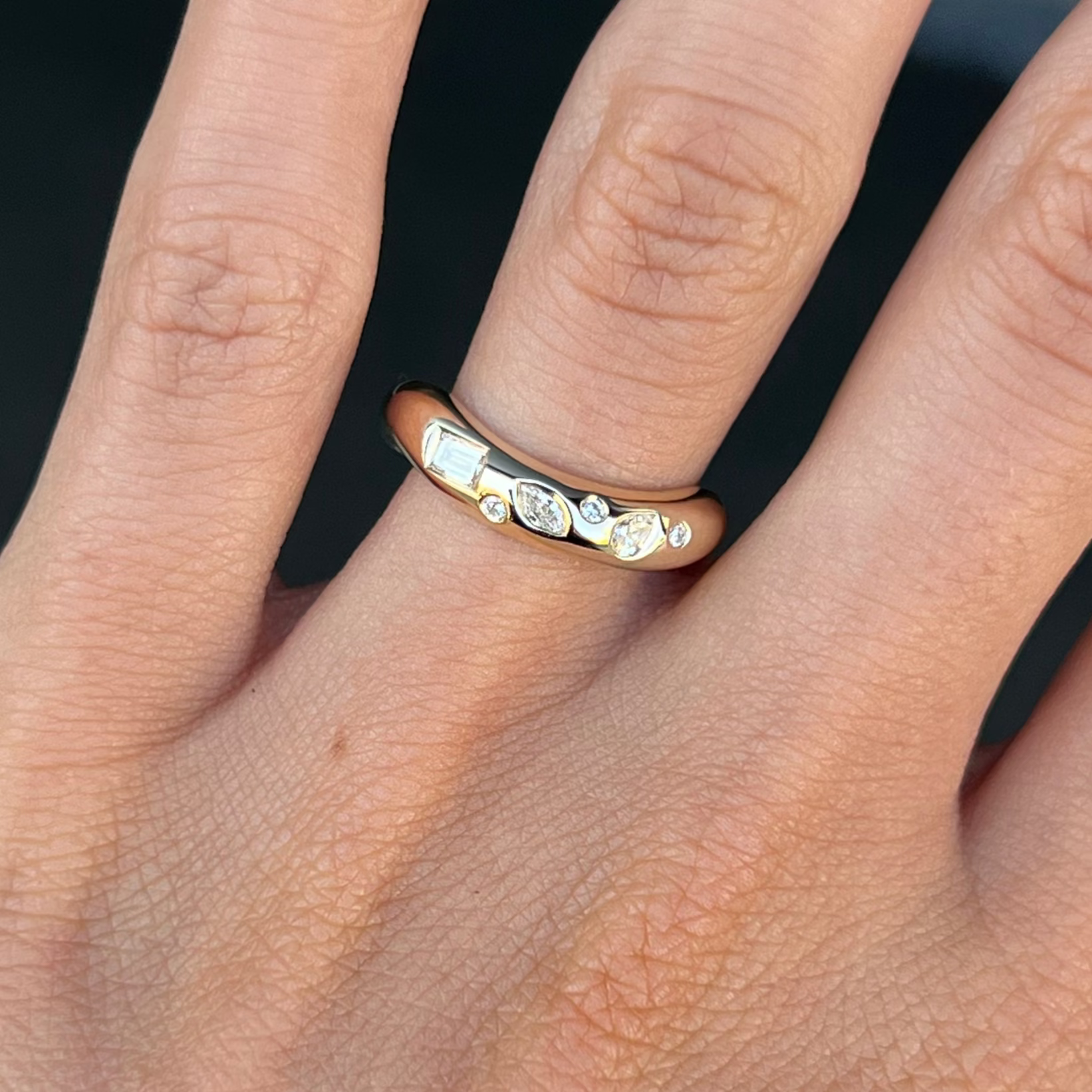 curve ring 01 x SCATTERED STONES