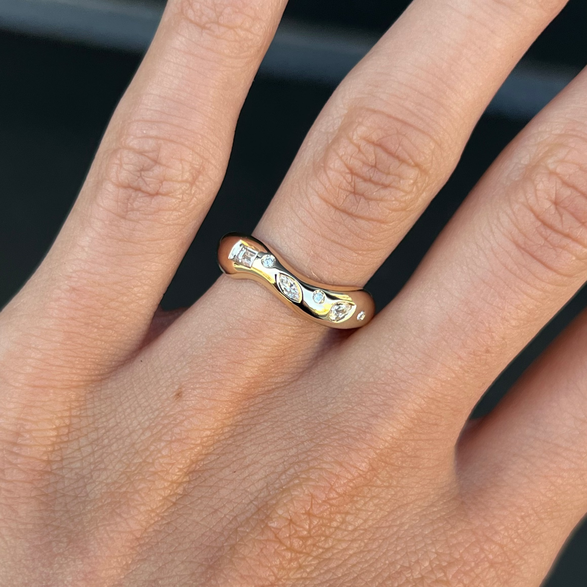 curve ring 03 x SCATTERED STONES