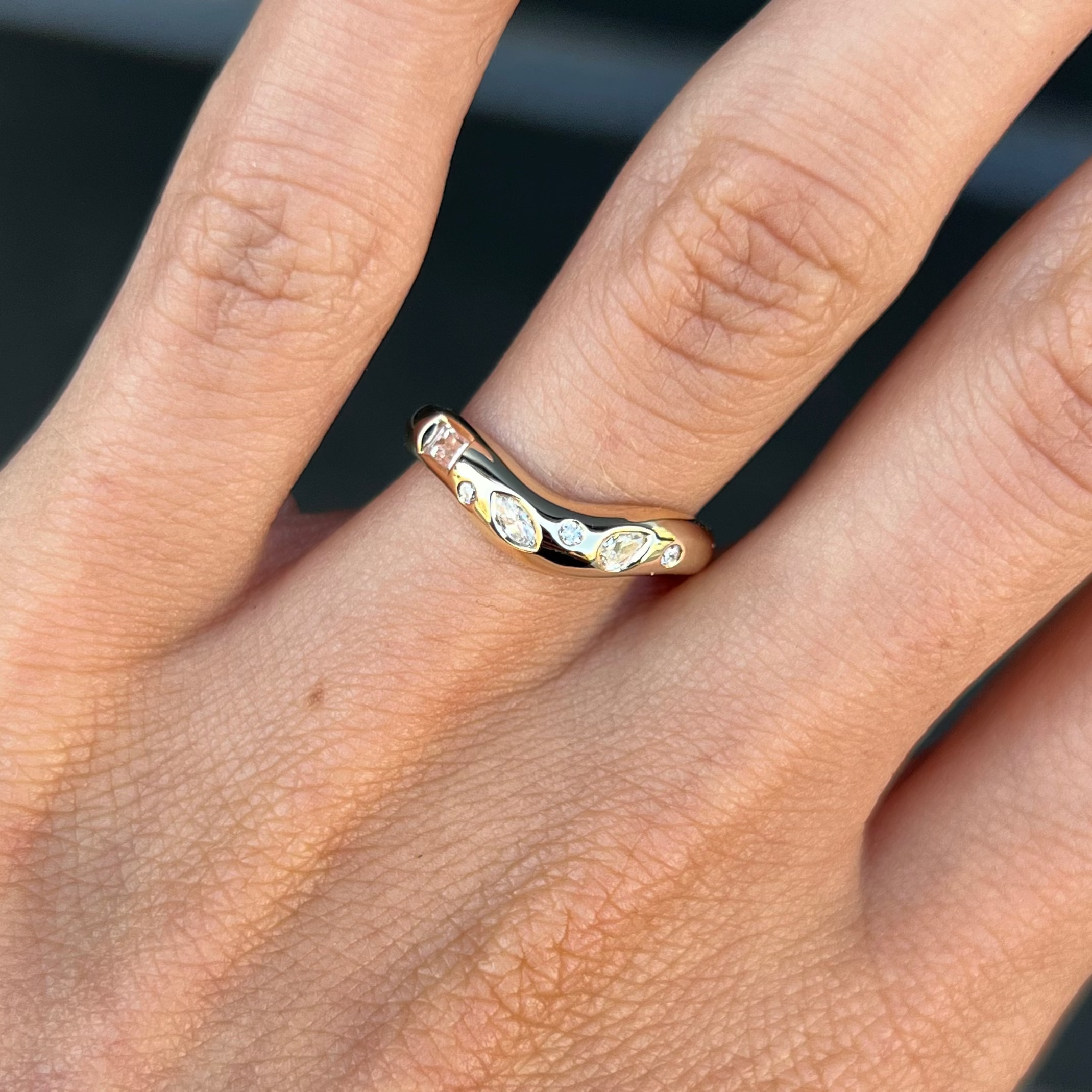 curve ring 02 x SCATTERED STONES