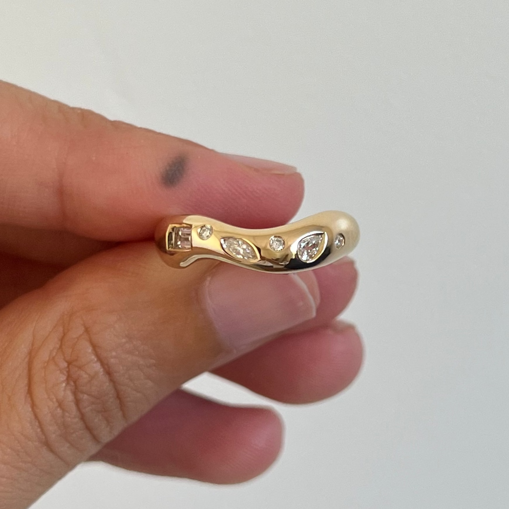 curve ring 03 x SCATTERED STONES