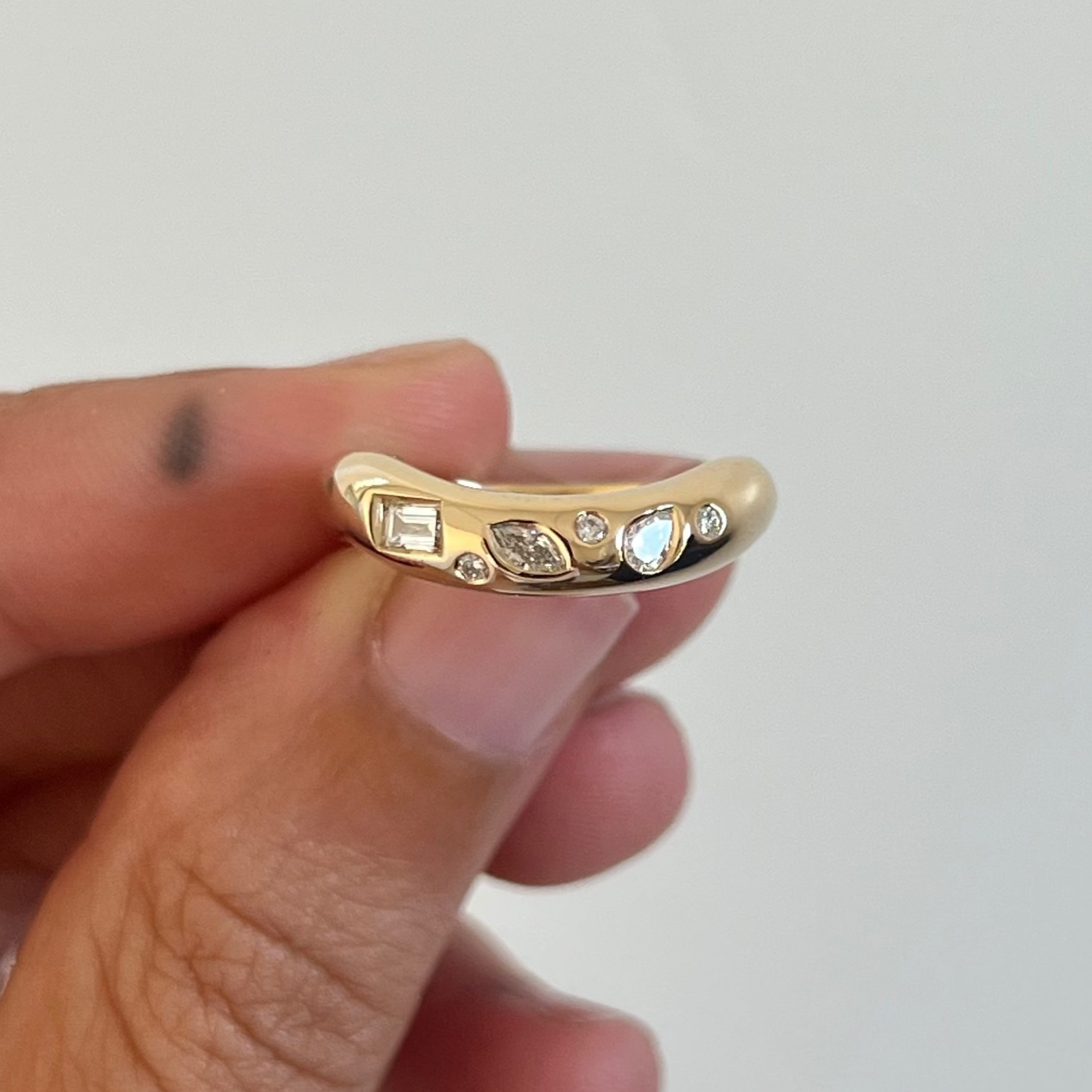 curve ring 01 x SCATTERED STONES